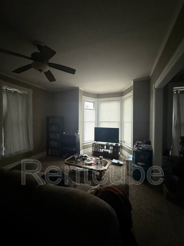Apartment for rent at 1131 Main St, Dubuque, IA 52001