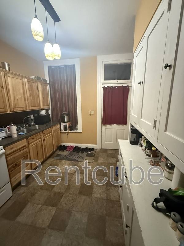 Apartment for rent at 1131 Main St, Dubuque, IA 52001