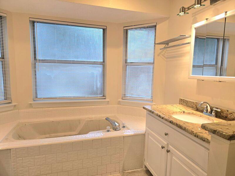 House for rent at 10017 Foxrun Rd, Pensacola, FL 32514