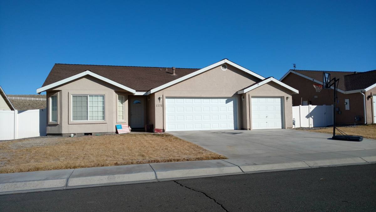 House for rent at 1375 White Bluffs Circle, Fernley, NV 89408