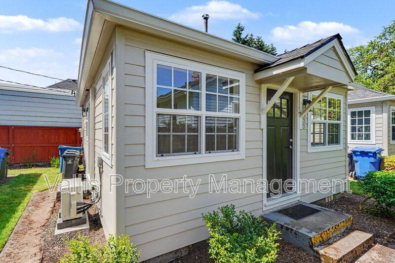 Apartment for rent at 522 19th St NE, Salem, OR 97301