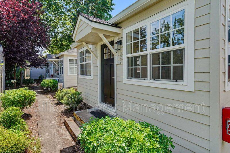 Apartment for rent at 522 19th St NE, Salem, OR 97301