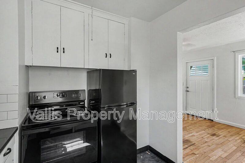 Apartment for rent at 522 19th St NE, Salem, OR 97301