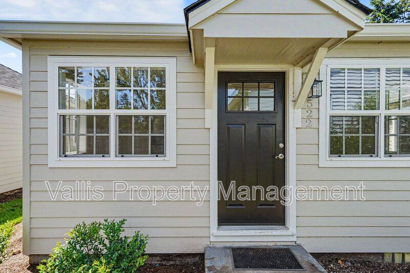 Apartment for rent at 522 19th St NE, Salem, OR 97301