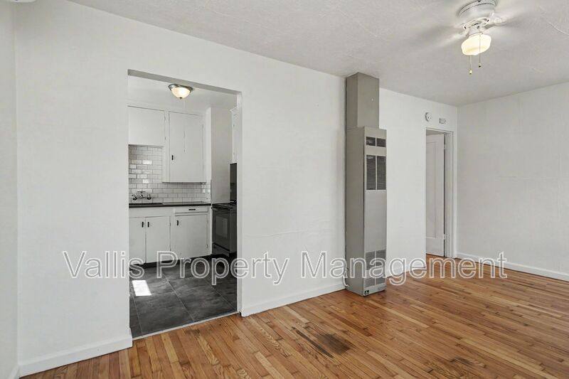 Apartment for rent at 522 19th St NE, Salem, OR 97301