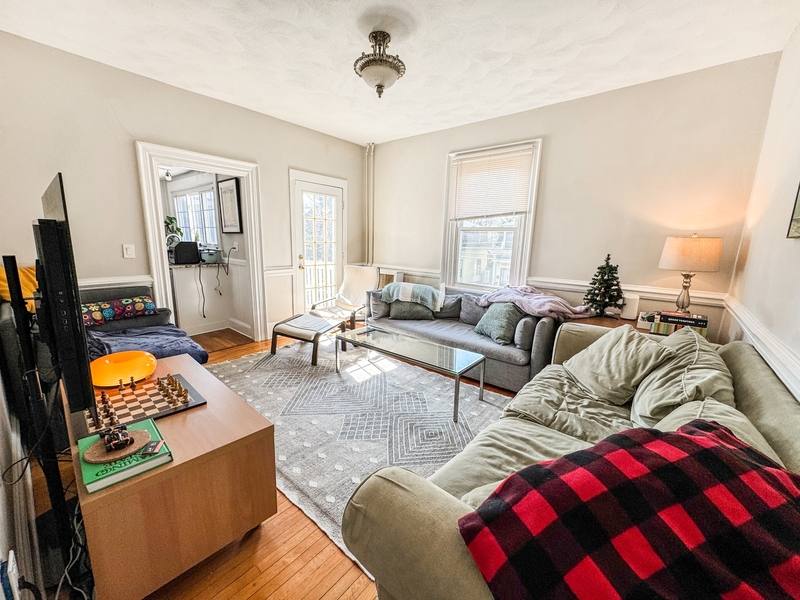 Apartment for rent at 68 Pleasant St #2, Cambridge, MA 02139