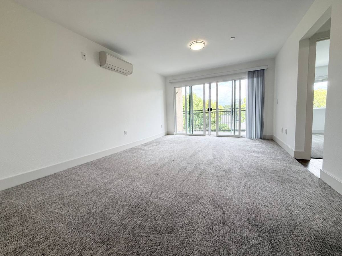 Apartment for rent at 926 Woodside Rd, Redwood City, CA 94061