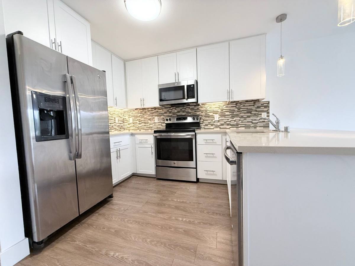 Apartment for rent at 926 Woodside Rd, Redwood City, CA 94061