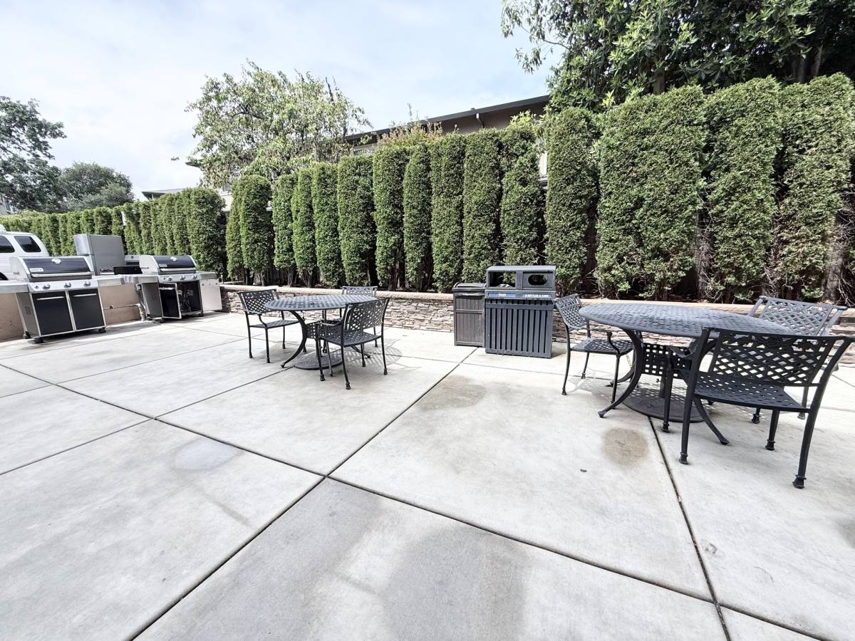 Apartment for rent at 926 Woodside Rd, Redwood City, CA 94061