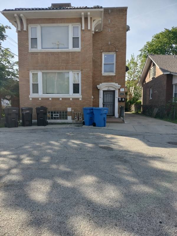 Apartment for rent at 2525 E 72nd Place #2, Chicago, IL 60649