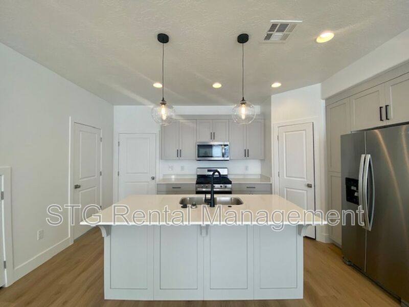 Townhouse for rent at 2664 E Gray Birch Dr, Saint George, UT 84790