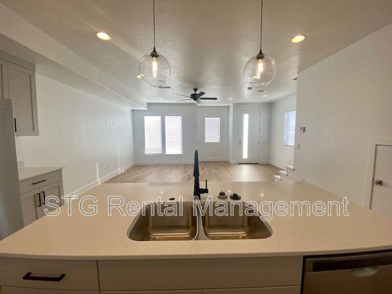 Townhouse for rent at 2664 E Gray Birch Dr, Saint George, UT 84790