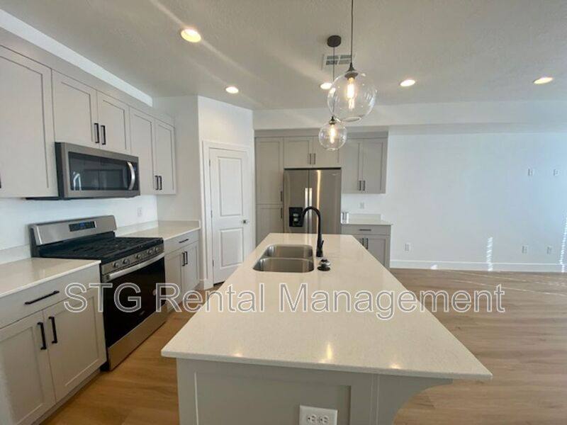 Townhouse for rent at 2664 E Gray Birch Dr, Saint George, UT 84790