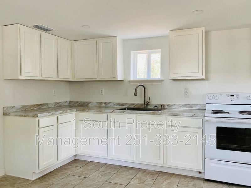 House for rent at 7527 Douglas St #B, Daphne, AL 36527