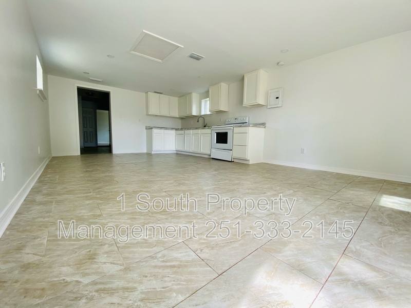 House for rent at 7527 Douglas St #B, Daphne, AL 36527