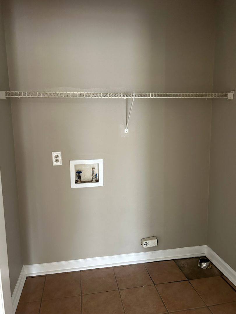 Apartment for rent at 200 E Oak St, Rossville, GA 30741