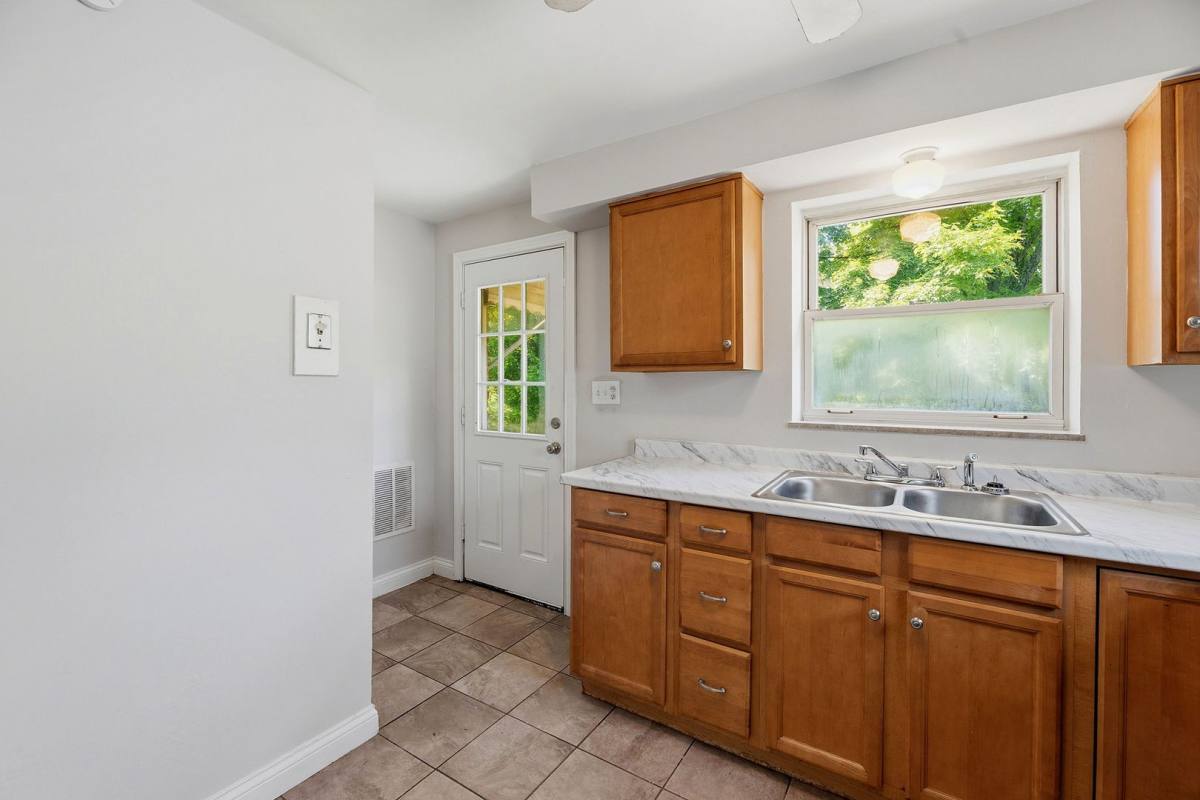 House for rent at 4220 Viewland Dr, Cincinnati, OH 45238