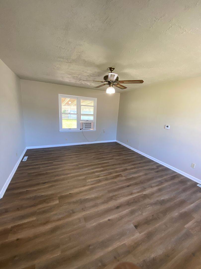House for rent at 702 E 20th St S, Newton, IA 50208