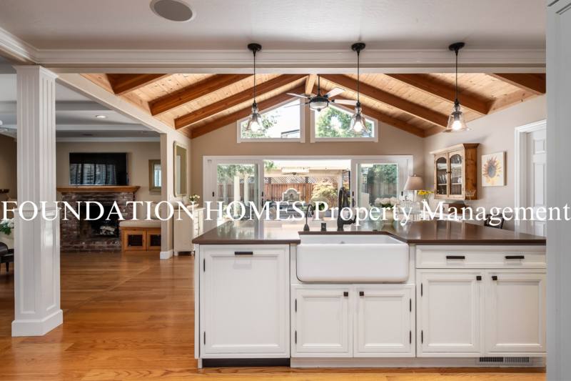 House for rent at 32 Devonshire Dr, Novato, CA 94947