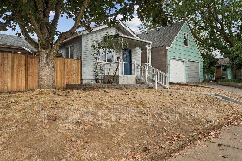 Apartment for rent at 927 N Watts St #A, Portland, OR 97217