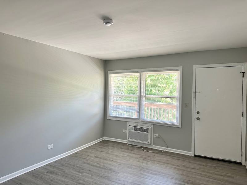 Apartment for rent at 1940 Mark Ave #7, Elgin, IL 60123