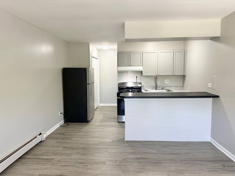 Apartment for rent at 1940 Mark Ave #7, Elgin, IL 60123