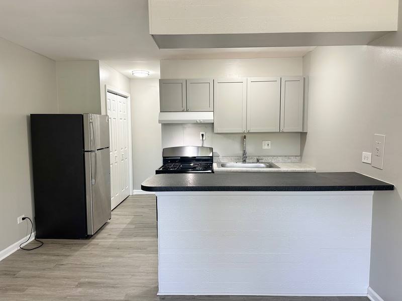 Apartment for rent at 1940 Mark Ave #7, Elgin, IL 60123