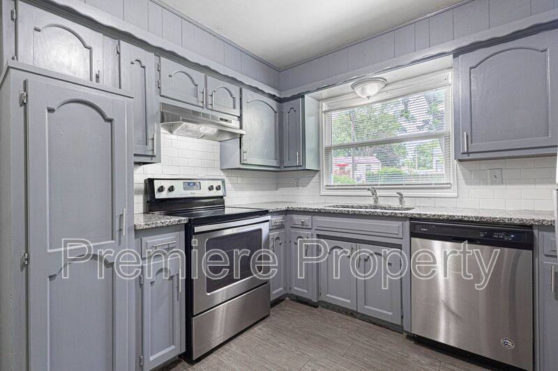 House for rent at 8812 E 86th St, Kansas City, MO 64138