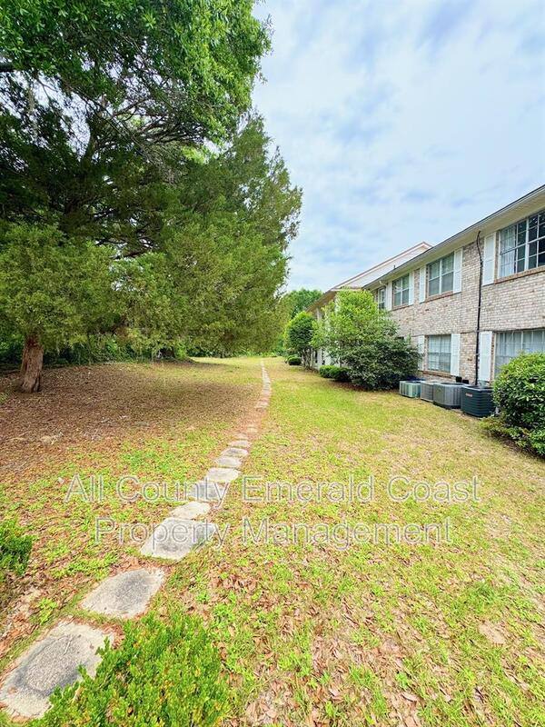Apartment for rent at 105 Country Club Dr, Niceville, FL 32578