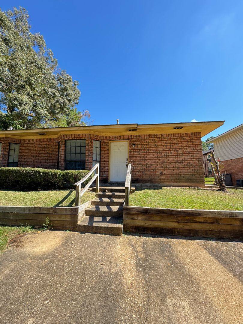 Apartment for rent at 329 331 S Maple St, Ruston, LA 71270