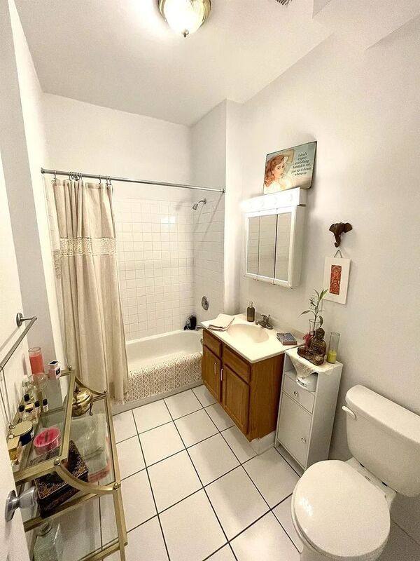 Apartment for rent at 1428 W Cullerton #2E, Chicago, IL 60608