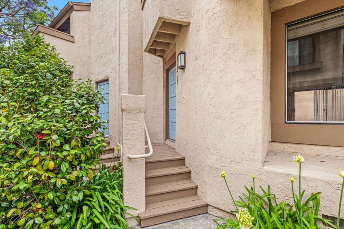 Apartment for rent at 8304 Via Sonoma, La Jolla, CA 92037
