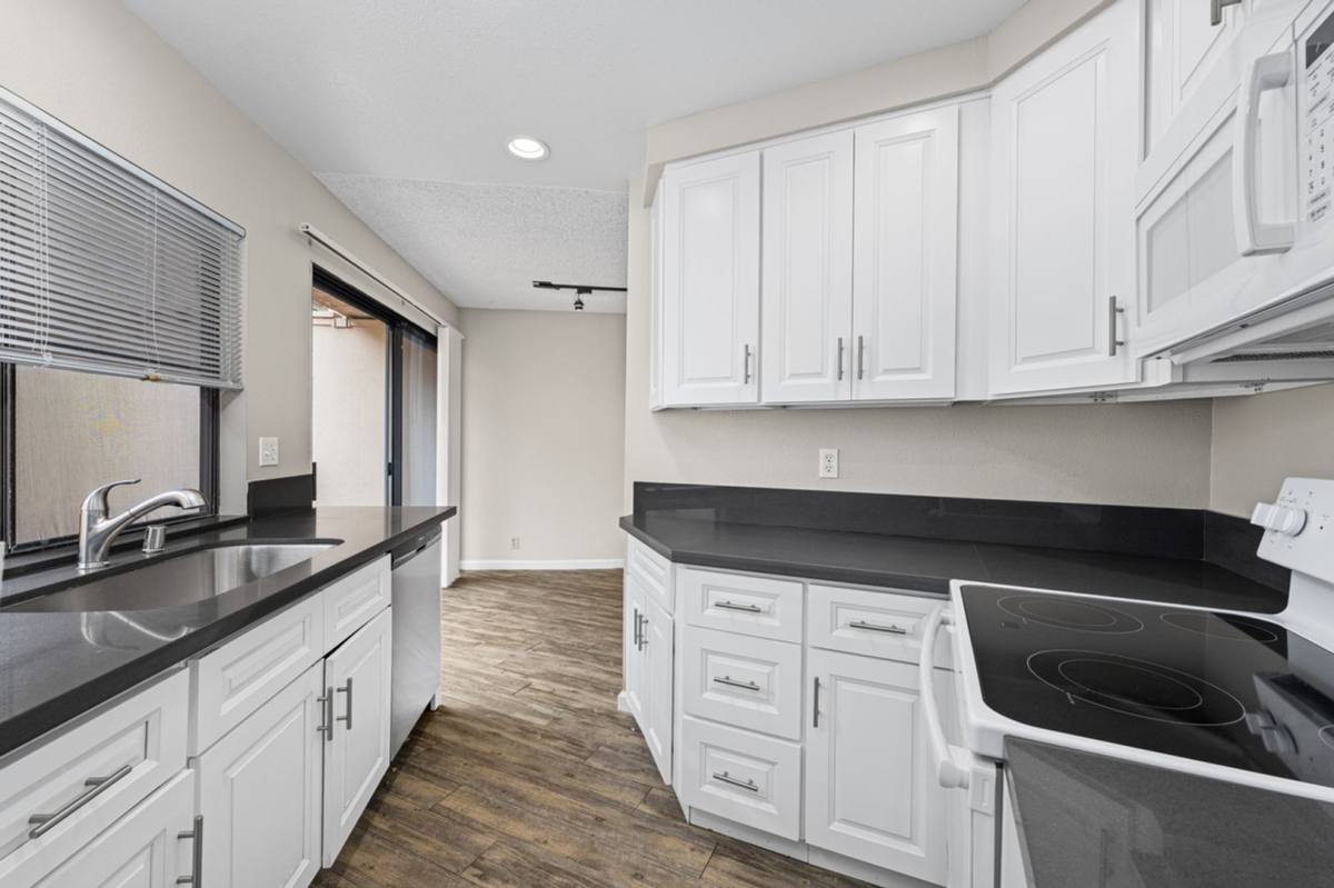 Apartment for rent at 8304 Via Sonoma, La Jolla, CA 92037