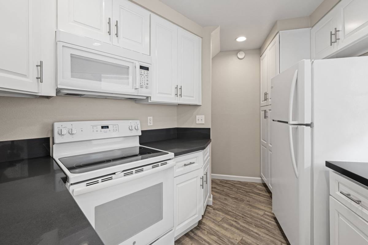 Apartment for rent at 8304 Via Sonoma, La Jolla, CA 92037