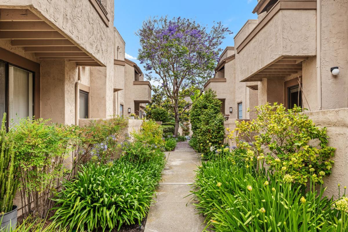 Apartment for rent at 8304 Via Sonoma, La Jolla, CA 92037
