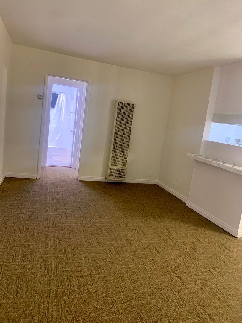 Apartment for rent at 6290 Cherry Ave, Long Beach, CA 90805