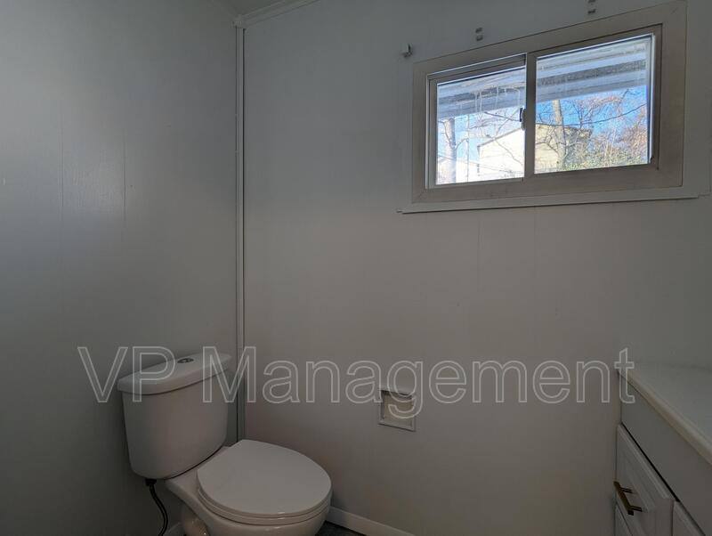 House for rent at 1536 Spring St, Davenport, IA 52803