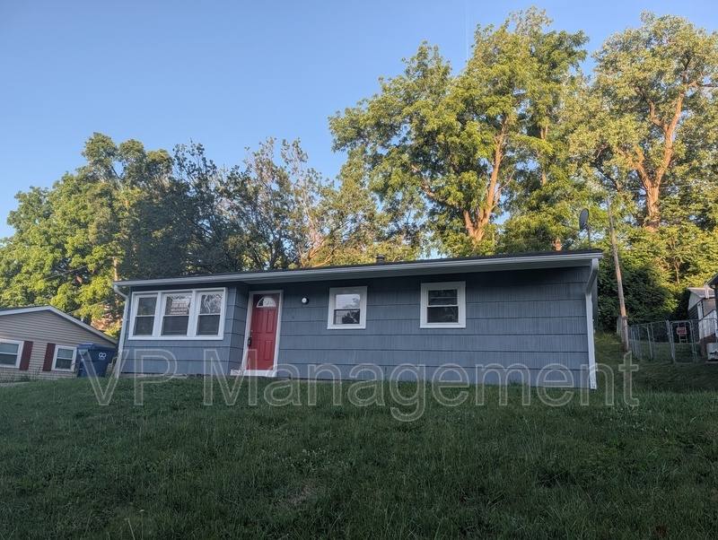 House for rent at 1536 Spring St, Davenport, IA 52803
