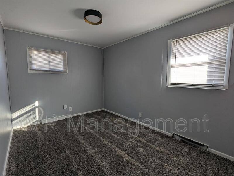 House for rent at 1536 Spring St, Davenport, IA 52803