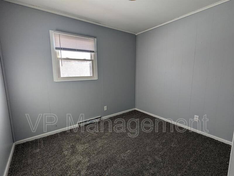 House for rent at 1536 Spring St, Davenport, IA 52803