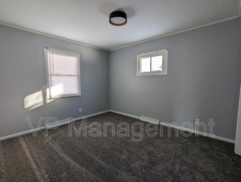 House for rent at 1536 Spring St, Davenport, IA 52803