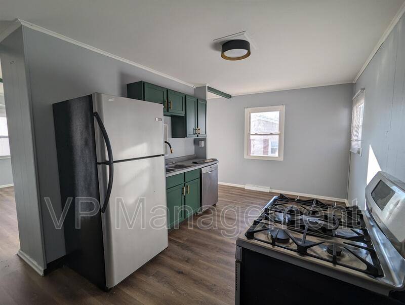 House for rent at 1536 Spring St, Davenport, IA 52803