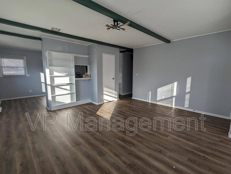 House for rent at 1536 Spring St, Davenport, IA 52803