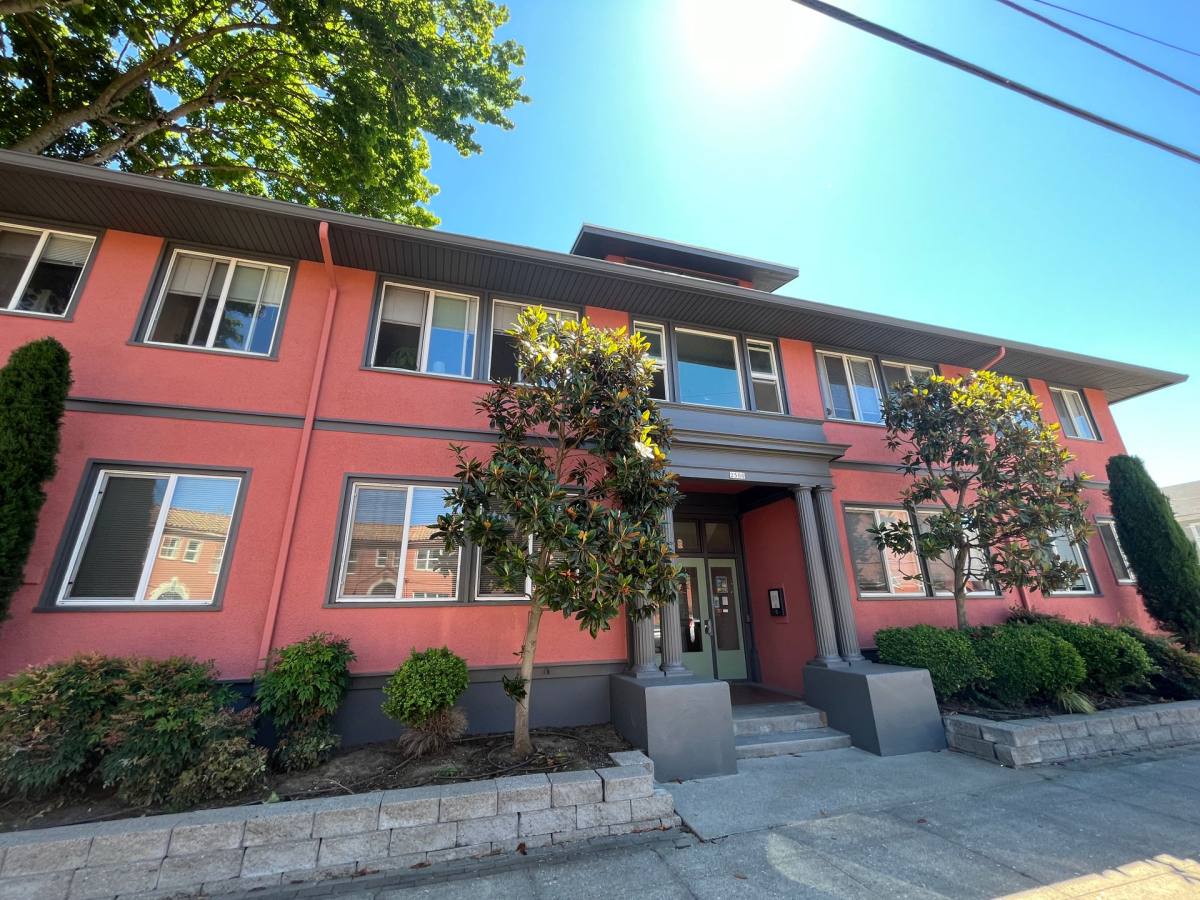 Apartment for rent at 2500-2504 NE Hoyt St, Portland, OR 97232