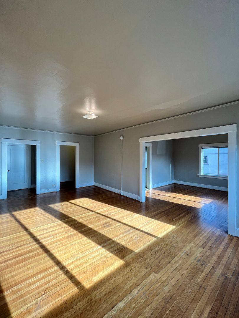 Apartment for rent at 2500-2504 NE Hoyt St, Portland, OR 97232