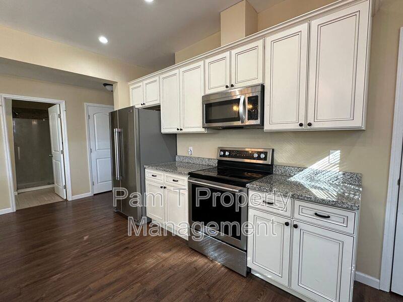 Apartment for rent at 1202 E 37th #A Ds, Savannah, GA 31401