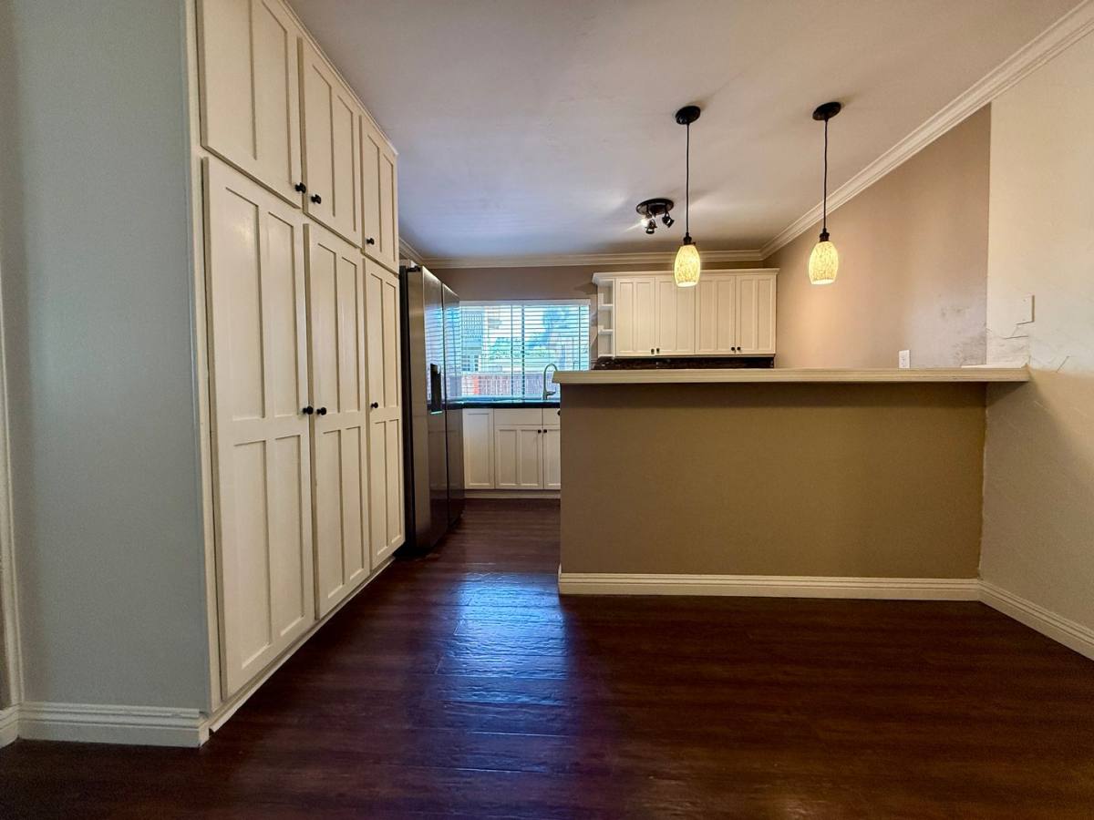Townhouse for rent at 5995 Caminito Yucatan, San Diego, CA 92108