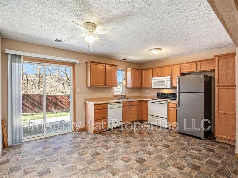 Townhouse for rent at 210 N Pointe Lane, Raymore, MO 64083