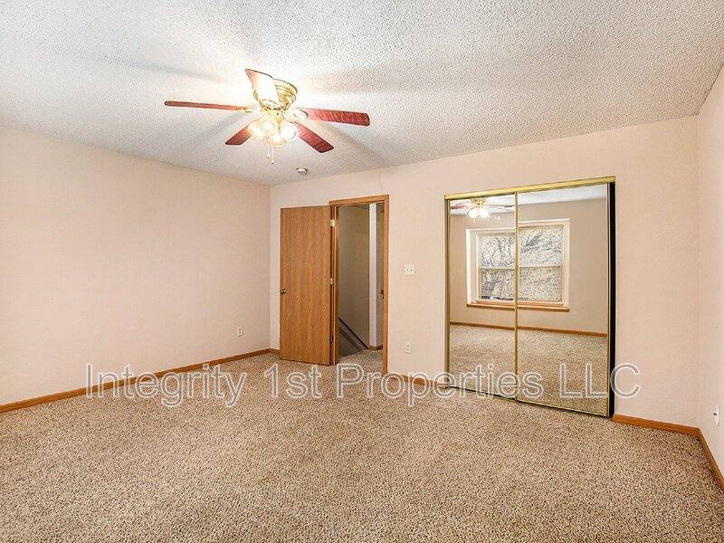 Townhouse for rent at 210 N Pointe Lane, Raymore, MO 64083