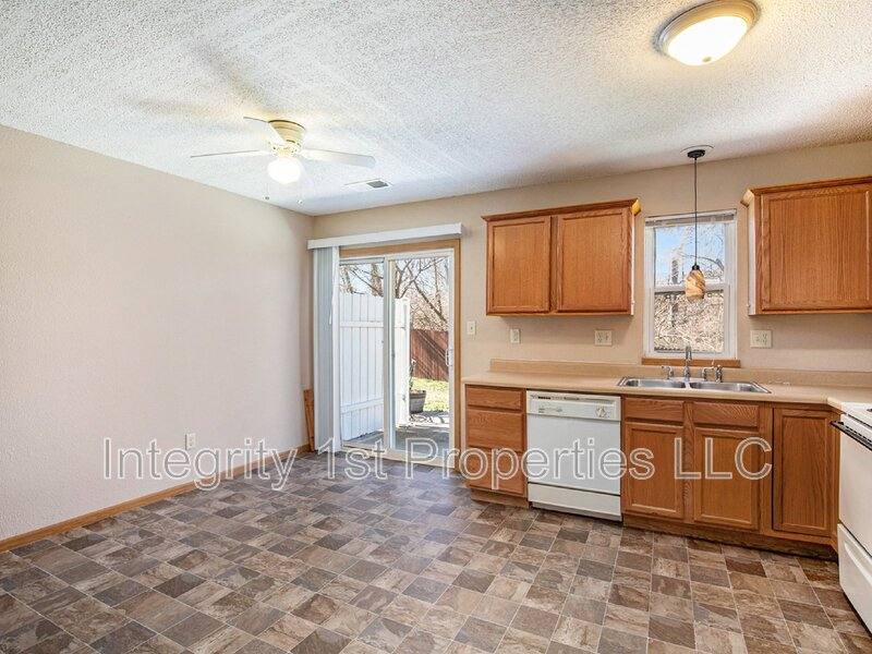 Townhouse for rent at 210 N Pointe Lane, Raymore, MO 64083